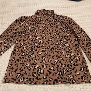 Long sleeved animal
Print turtle neck